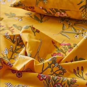 Brand new full size Myla sheet set from UO